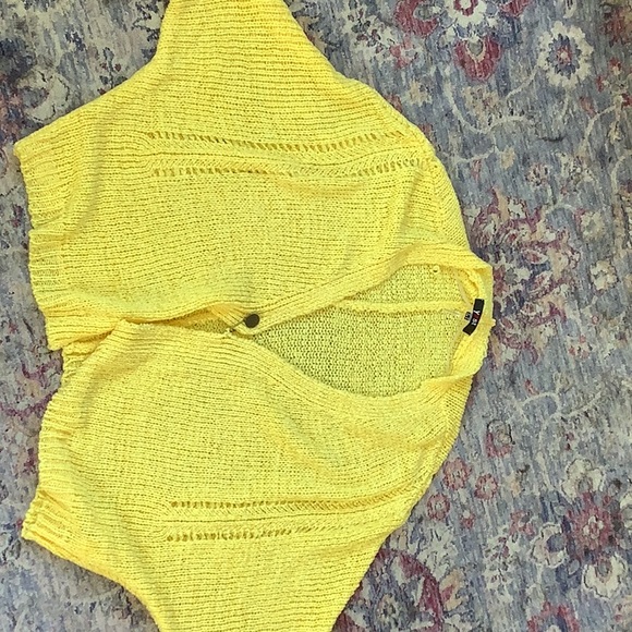 NWT yellow sweater - Picture 4 of 8